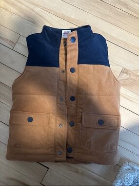 Tommy Bahama Kids Two-Tone Vest in Navy & Brown